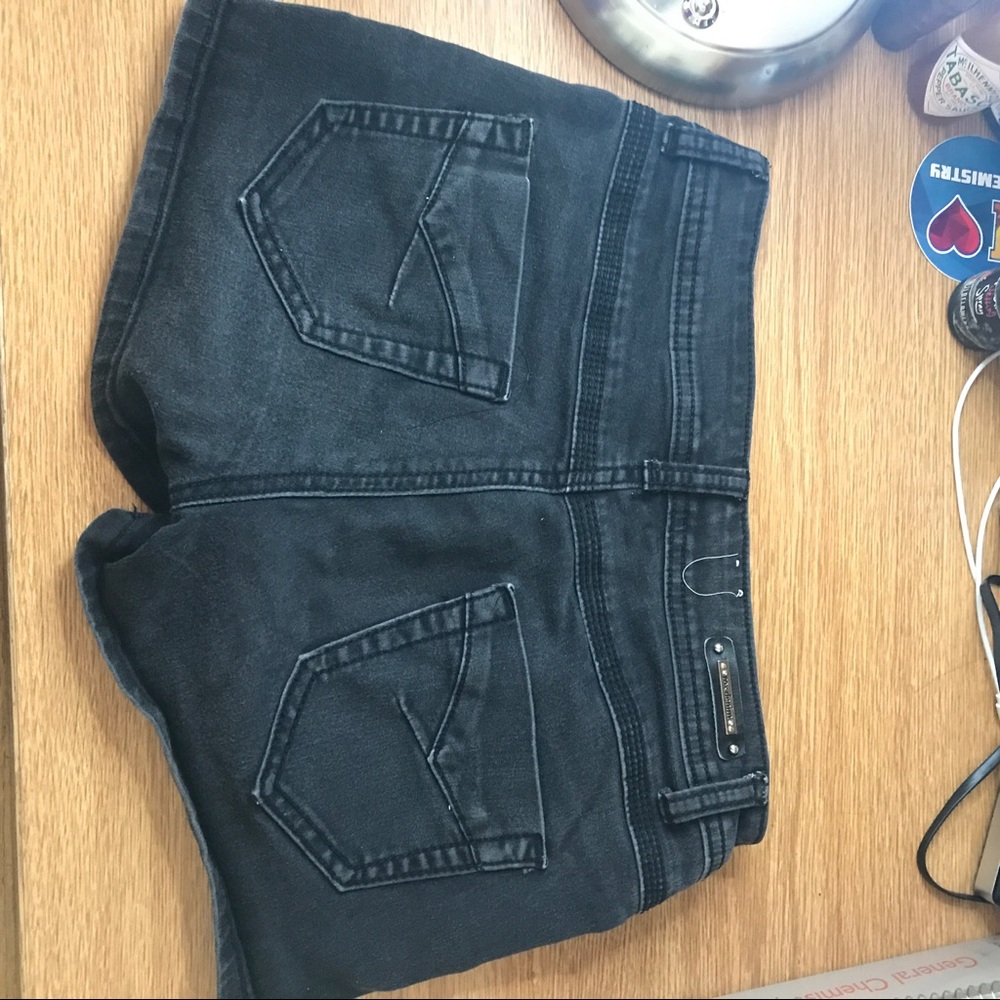 Black shorts - Picture 2 of 2